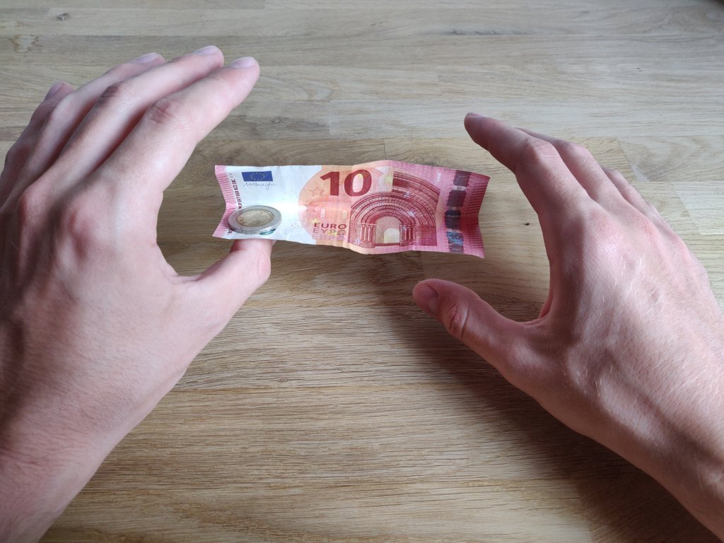 “Floating dollar bill” trick revealed: How to levitate money “Floating dollar bill” trick revealed: How to levitate money