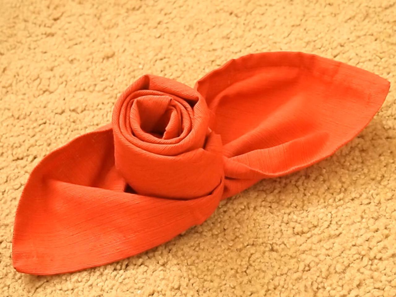 How to Make a Rose out of a Cloth Napkin: 8 Steps (with Pictures) How to Make a Rose out of a Cloth Napkin: 8 Steps (with Pictures)