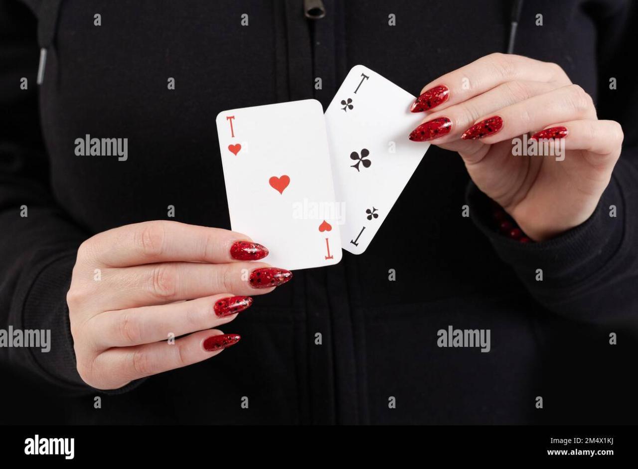 Female hands hold a deck of cards and show tricks Stock Photo - Alamy Female hands hold a deck of cards and show tricks Stock Photo - Alamy